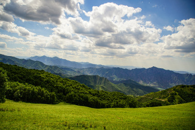 山坡蓝天白云风景山林自然风光