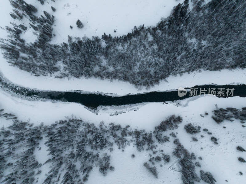 航拍新疆喀纳斯河雪景
