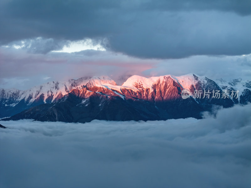 四川甘孜州里索海网红贡嘎雪山日落高空航拍