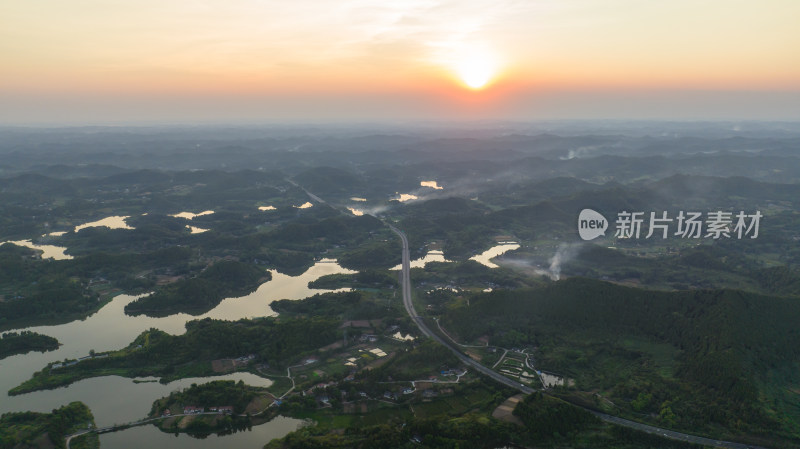 四川丘陵地貌湖泊水网