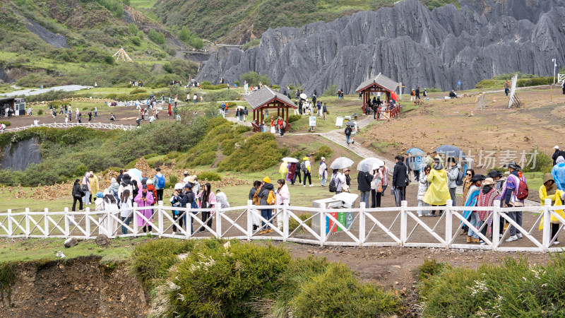 四川西部甘孜墨石公园景区及游客