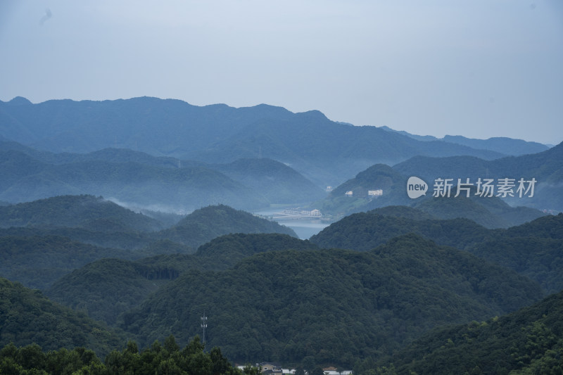 浙江杭州大朗山自然风光，在夕阳下的村庄