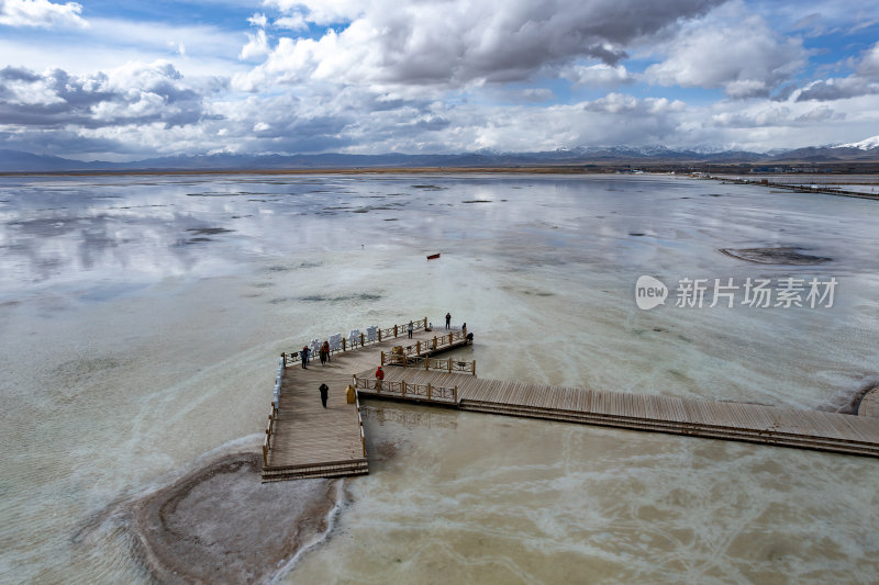 青海茶卡盐湖天空之境湖泊晴天航拍