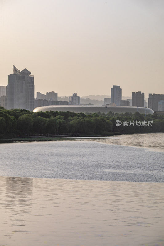 河南三门峡陕州公园天鹅湖景点景观