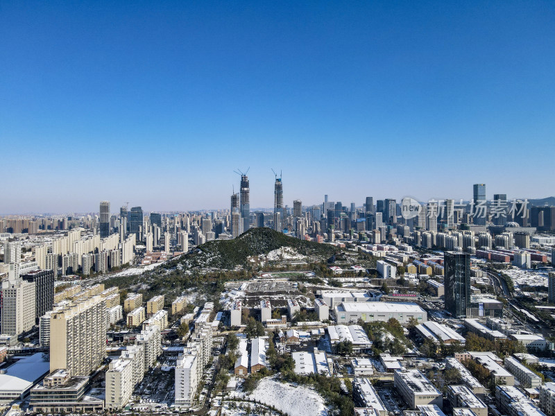 山东济南城市冬天雪景航拍图