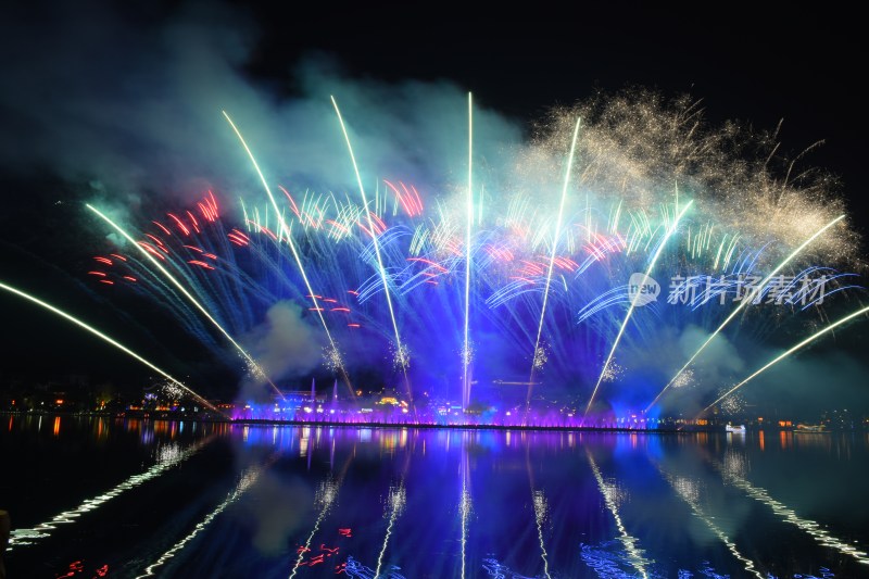 长沙浏阳烟花湖面夜景烟花绽放倒影