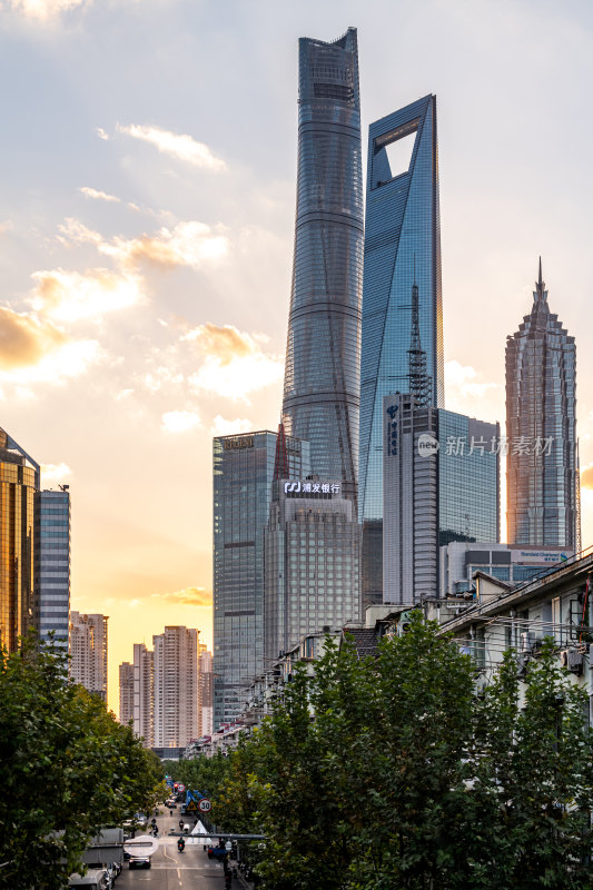 黄昏晚霞上海陆家嘴城市建筑景观