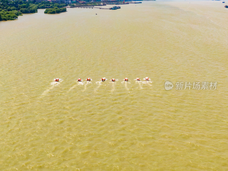 湖南岳阳洞庭湖大桥船只水运航拍摄影图