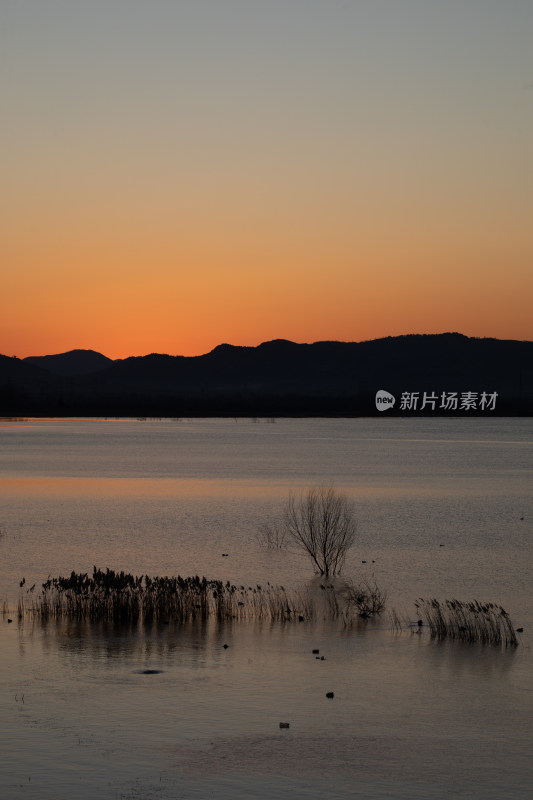 山东济宁邹城孟子湖黄昏日落景观