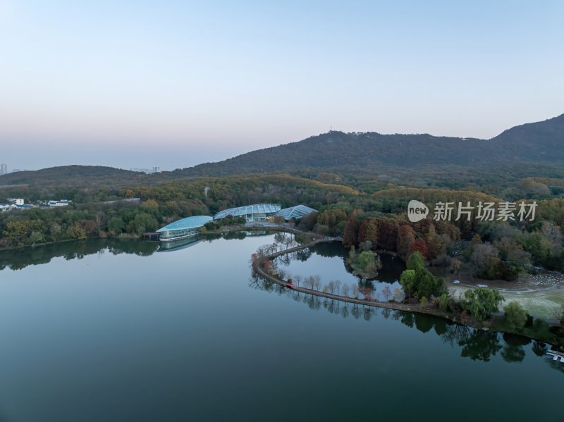 江苏南京灵山风景区前湖秋天秋色航拍