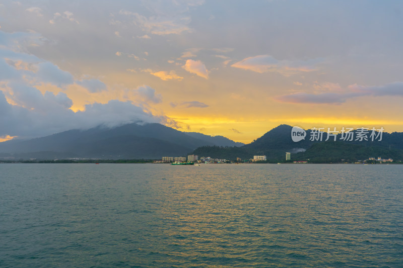 兰卡威海域海洋海岛晚霞