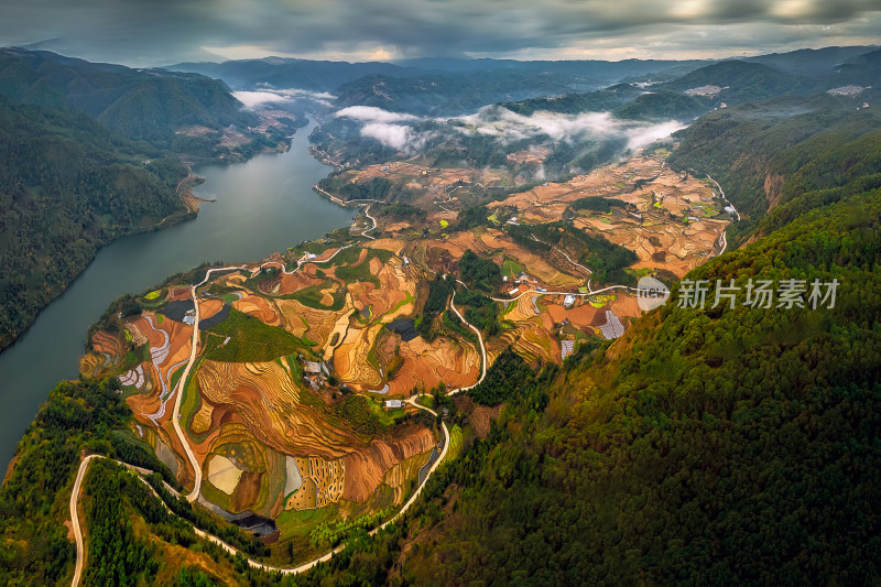 龙川江畔丘陵梯田