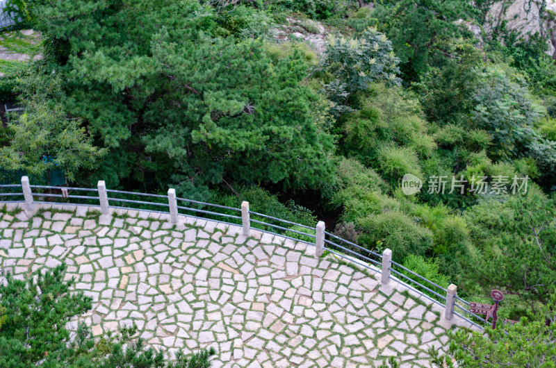 青岛崂山仰口景区的一处观景平台