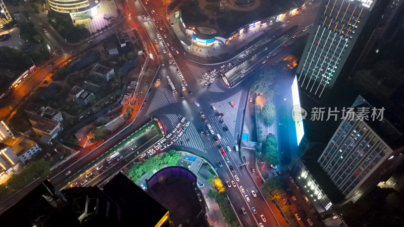 俯拍城市夜景拥堵交通图