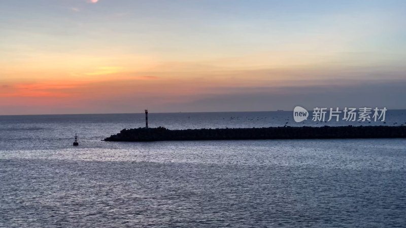 海南海上日落灯塔