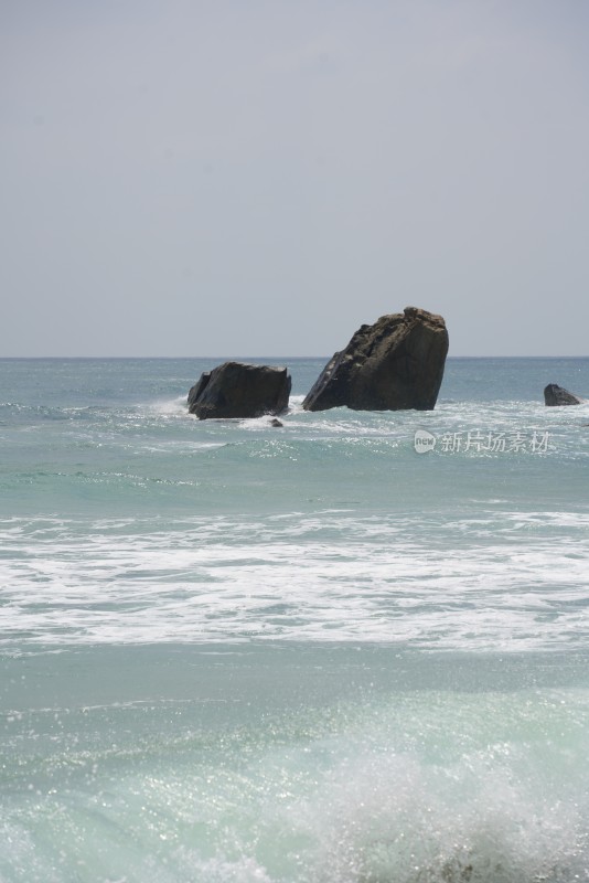 海南三亚万宁日月湾海浪