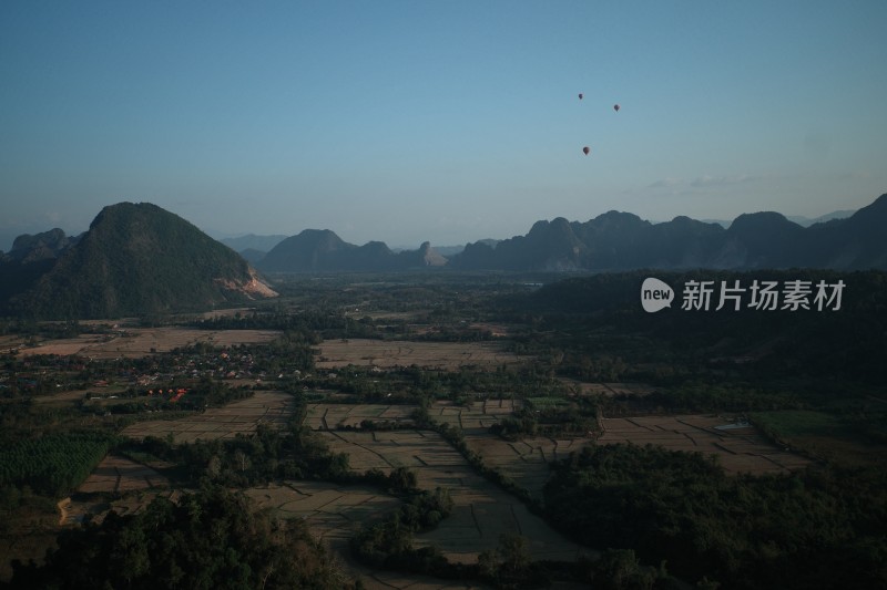 老挝万荣山地田野俯瞰风景