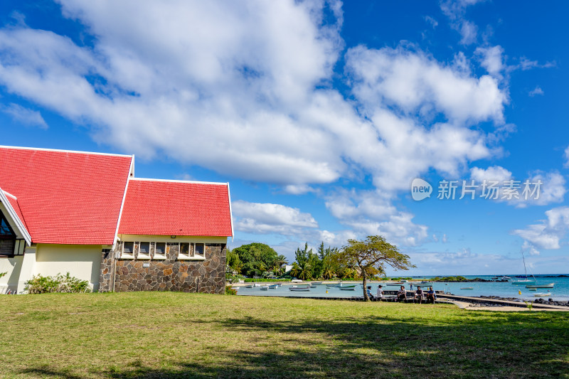 毛里求斯海边红顶教堂建筑