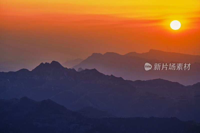 夕阳下的潭溪山