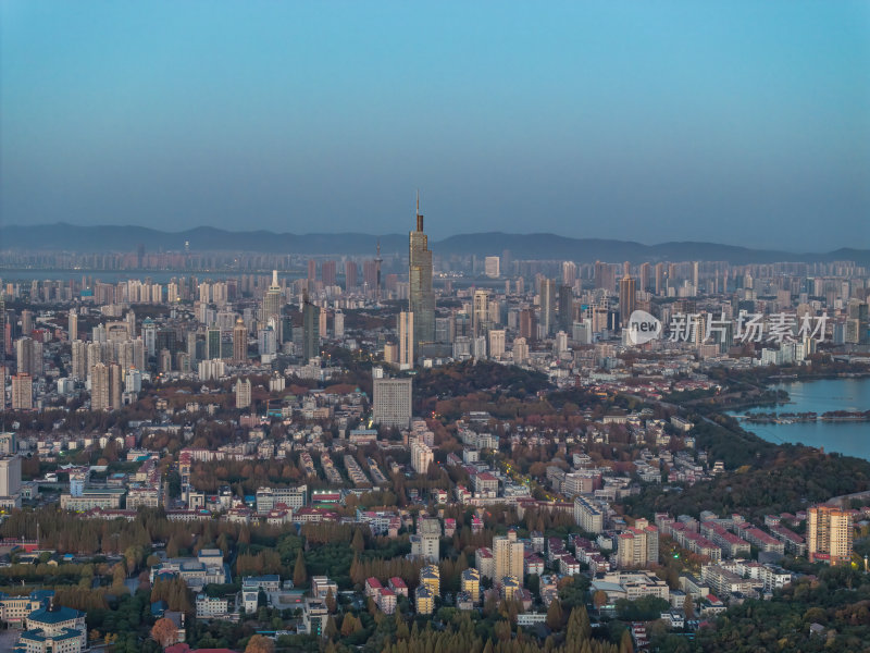 江苏南京灵山风景区前湖秋天秋色航拍