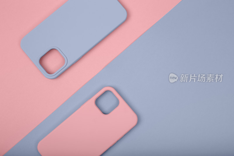 双色背景上的手机壳