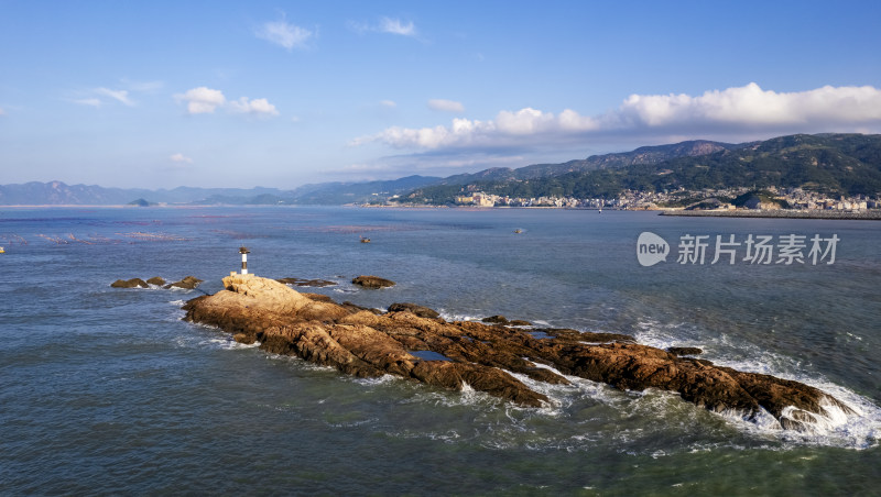 海上航行海岛礁石灯塔自然风光