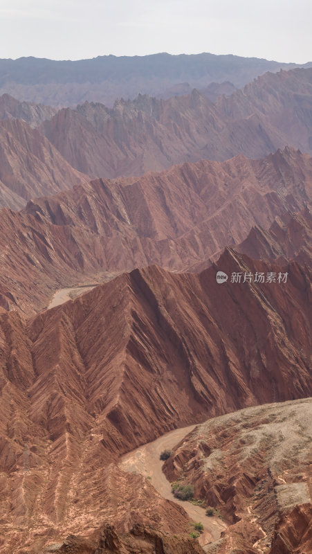 新疆南疆阿克苏库车天山大峡谷丹霞高空航拍