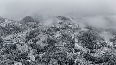 重庆酉阳：大雪纷飞赏雪忙