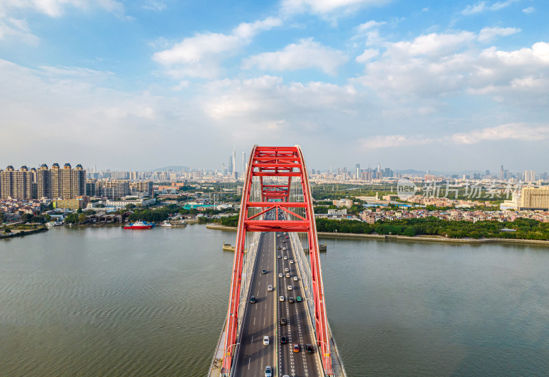 航拍广州新光大桥横跨水面的城市景观