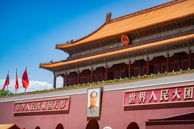 晴朗天气的天安门广场侧面角度