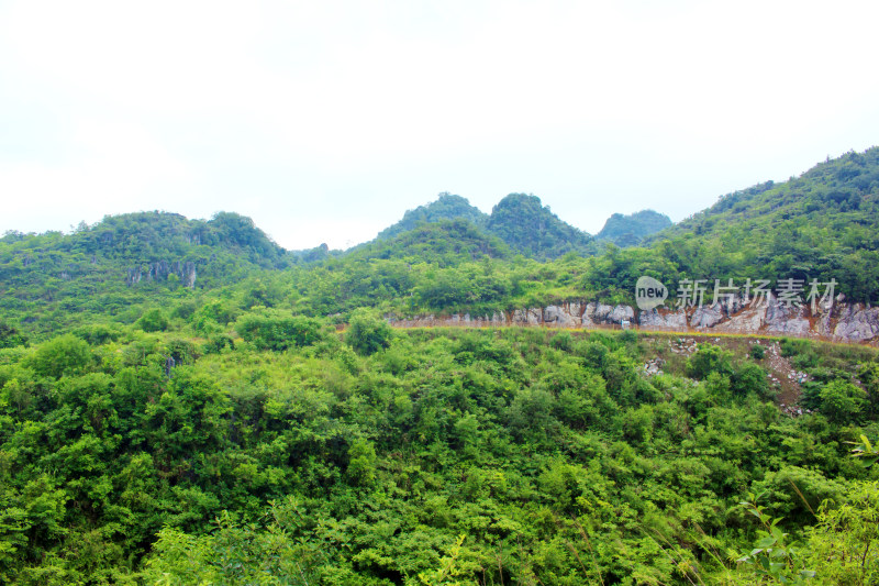 山峰云雾喀斯特风景自然户外