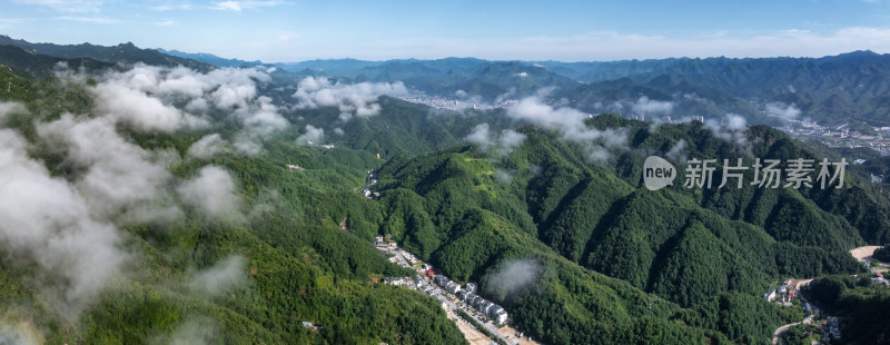 大山中的民宿建筑航拍