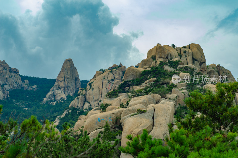 阴云之下的青岛崂山