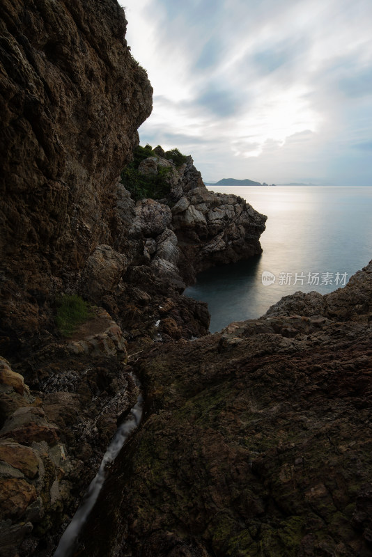 深圳杨梅坑海边悬崖风景