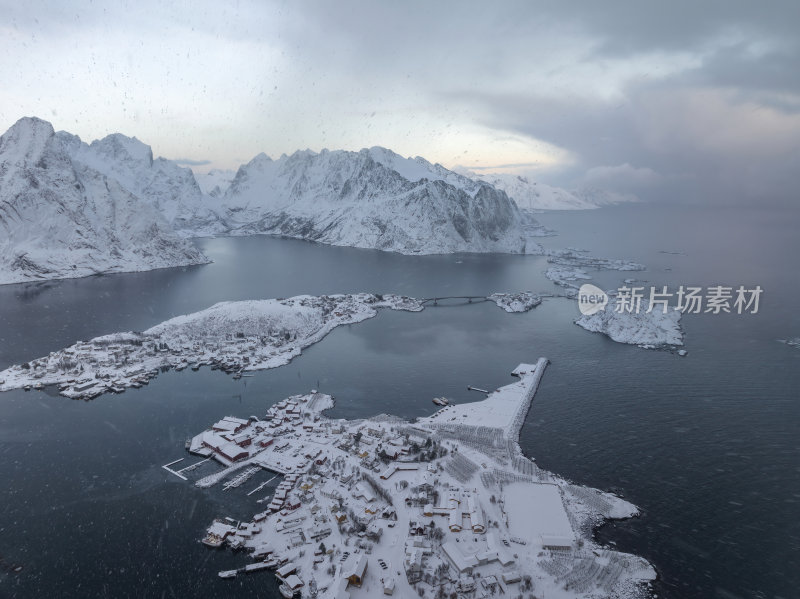 挪威罗弗敦群岛北极圈雷纳冬季雪景高空航拍