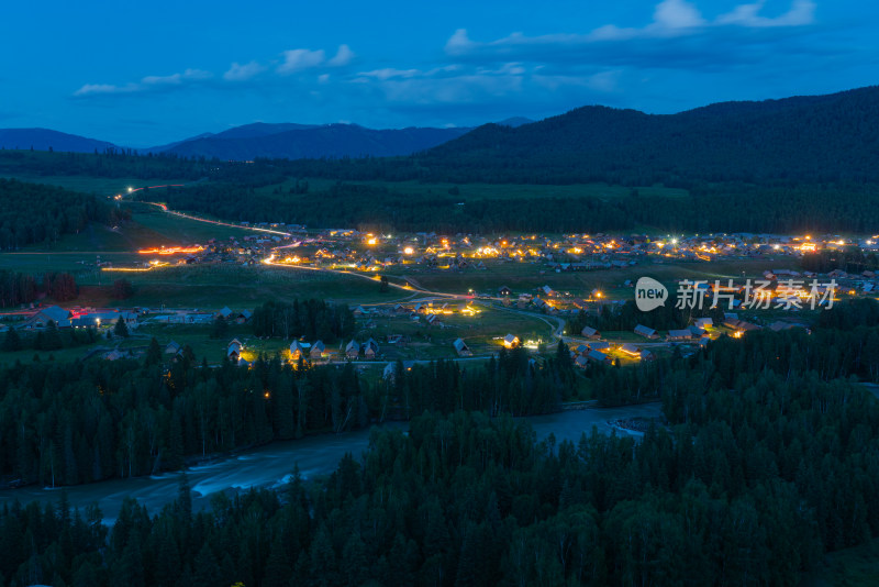 夏季的新疆禾木村夜景