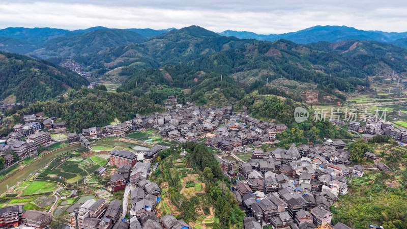 程阳八寨少数民族木房子建筑航拍图