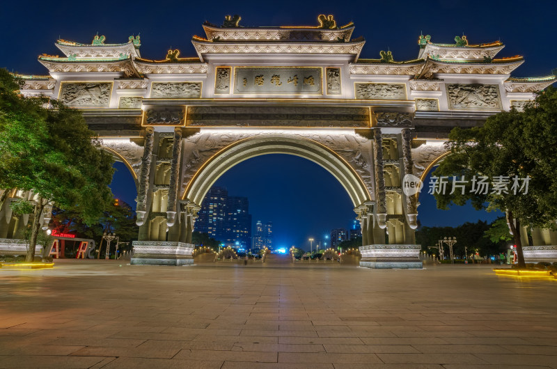 佛山顺峰山公园中华第一牌坊中式建筑夜景