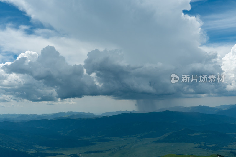 新疆阿勒泰云霄峰景色