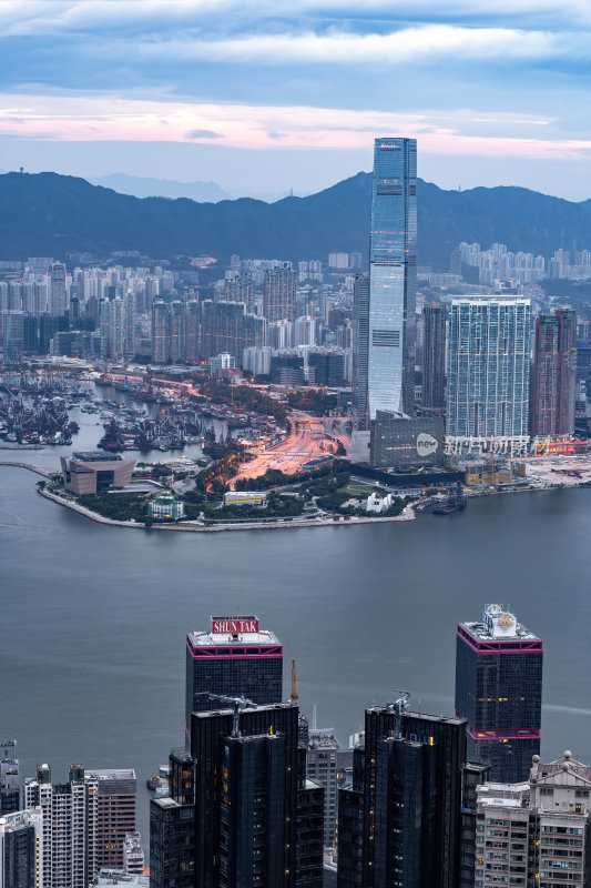 香港维多利亚港CBD中环日出夜景繁华都市