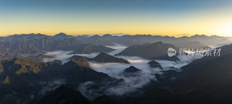 群山高山山脉山峦风光宽幅图片