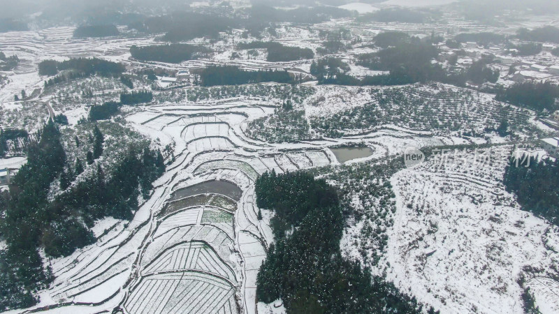 航拍冬天山区农田雪景