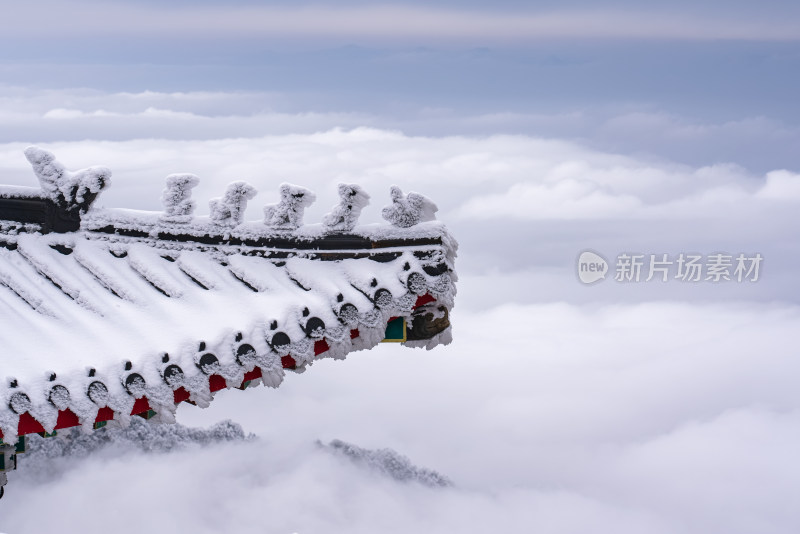 古建筑房檐大雪冰冻