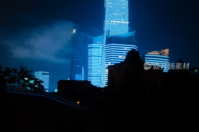 城市高楼夜间灯光景观