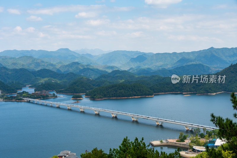 千岛湖天屿山观景台俯瞰千岛湖及千岛湖大桥