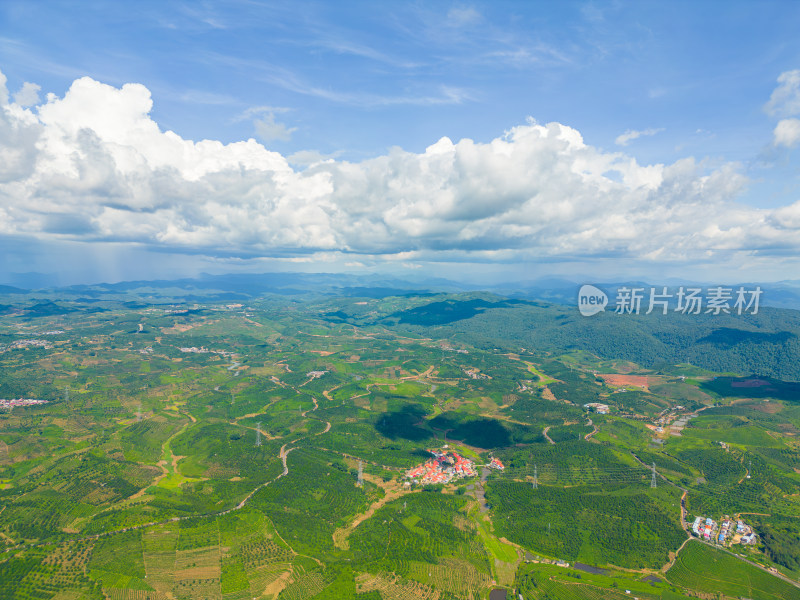 航拍天空高山草甸山脉田园村寨风光