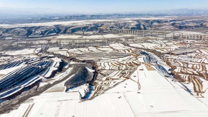 梯田航拍全景自然风景冬天下雪地形地理