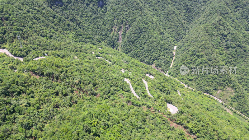 航拍大山蜿蜒盘山公路