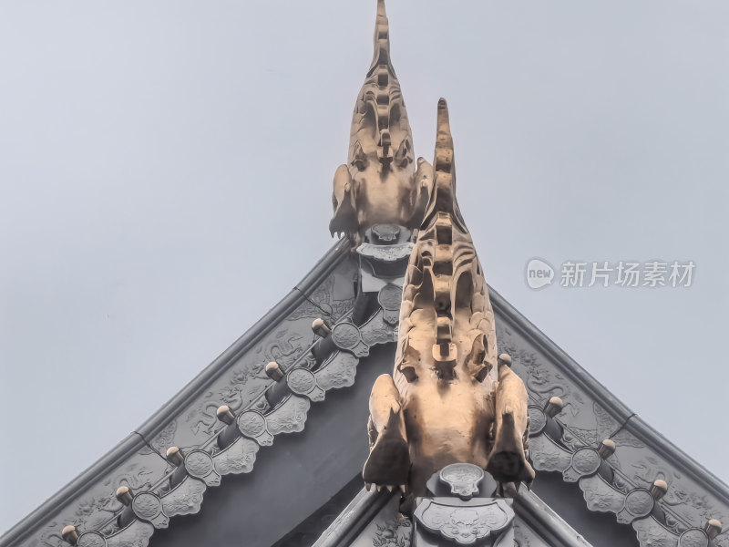 峨眉山金顶寺庙古建筑屋檐装饰