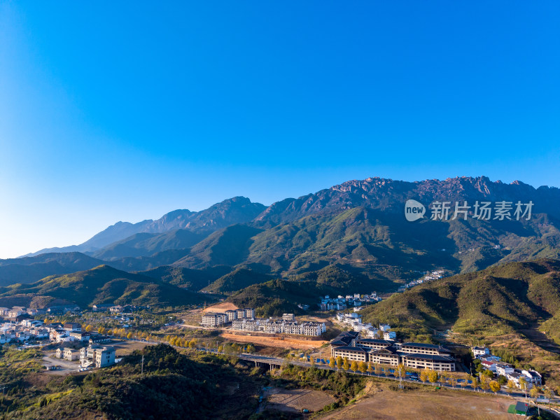 航拍大山乡村公路农田